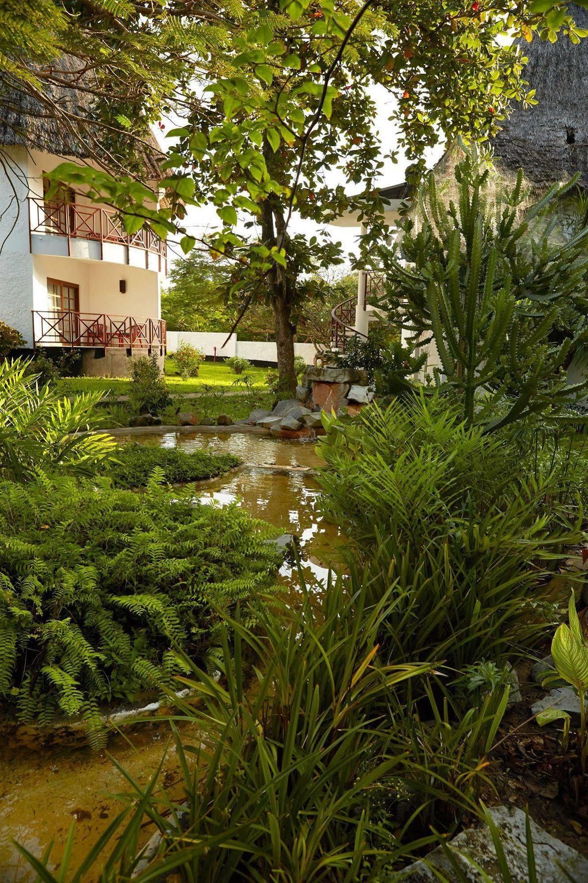 Neptune Village Beach Resort & Spa Galu Exterior foto